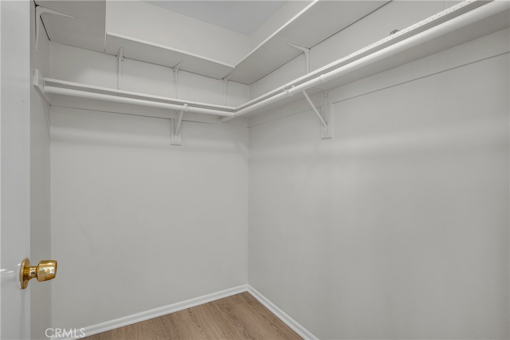 https://media.crmls.org/medias/f93033ea-5938-4fb6-8b9c-03b691748547.jpg?preset=X-Large