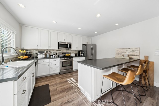 Detail Gallery Image 6 of 41 For 2048 Garden Ln, Costa Mesa,  CA 92627 - – Beds | – Baths