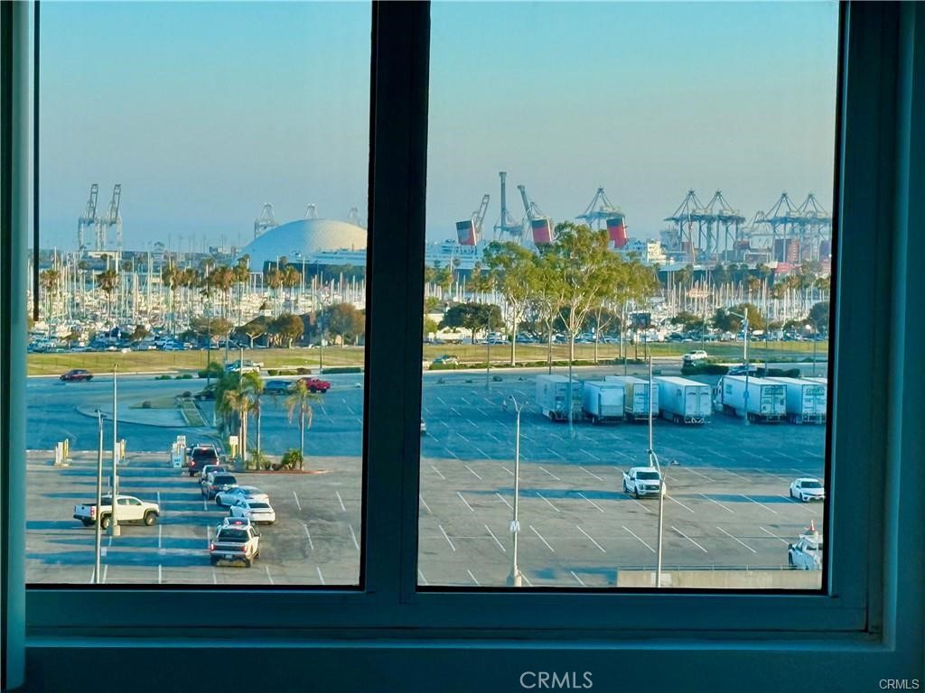 https://media.crmls.org/medias/f93057c2-5d7f-4189-99d1-470601d55bf8.jpg?preset=X-Large