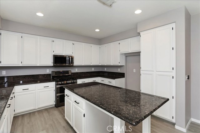 Detail Gallery Image 14 of 43 For 11238 Picard Pl, Beaumont,  CA 92223 - 4 Beds | 3/1 Baths