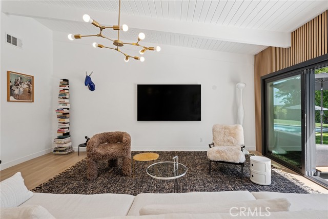 Detail Gallery Image 8 of 53 For 5700 El Canon Ave, Woodland Hills,  CA 91367 - 3 Beds | 3 Baths