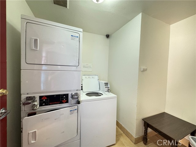 Detail Gallery Image 17 of 21 For 4717 Ben Ave #103,  Valley Village,  CA 91607 - 1 Beds | 1 Baths