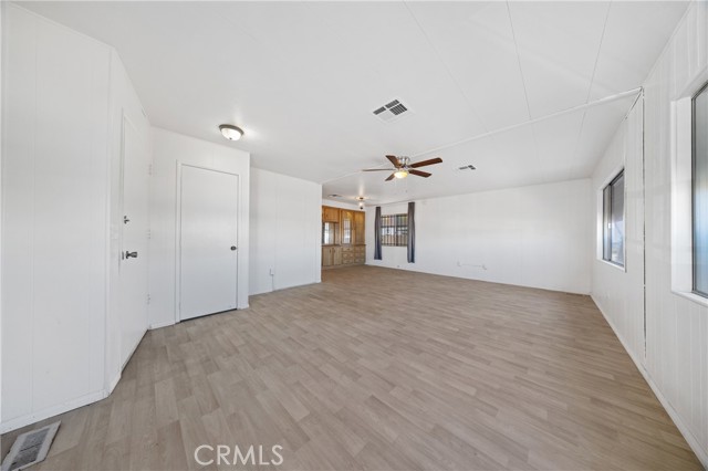 1895 W Devonshire Avenue, Hemet CA: https://media.crmls.org/medias/f93199f0-c448-48ec-a995-367c8fc111f8.jpg