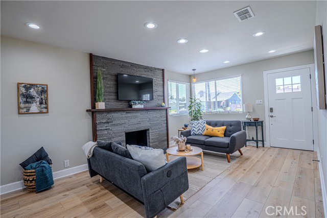 Detail Gallery Image 10 of 38 For 417 E 44th Way, Long Beach,  CA 90807 - 3 Beds | 2 Baths