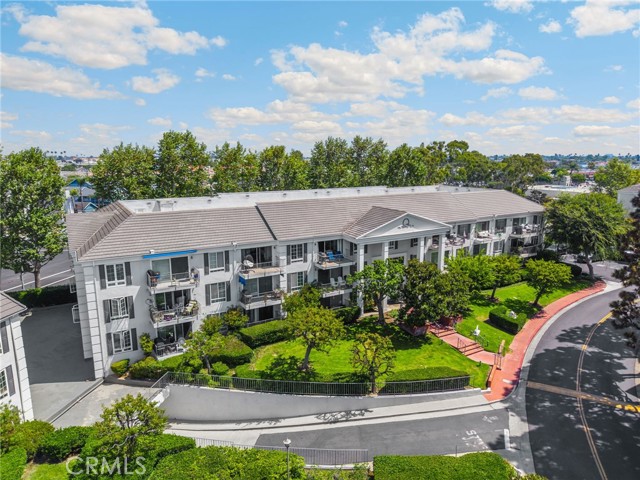 300 Cagney Lane, Newport Beach CA: https://media.crmls.org/medias/f931e619-de19-413d-8ef9-75f77e86bb8a.jpg