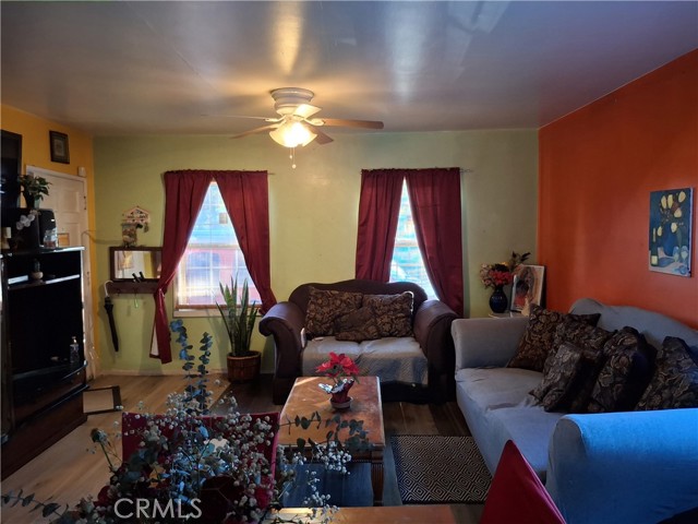 Detail Gallery Image 7 of 16 For 8024 Katherine, Panorama City,  CA 91402 - 2 Beds | 1 Baths