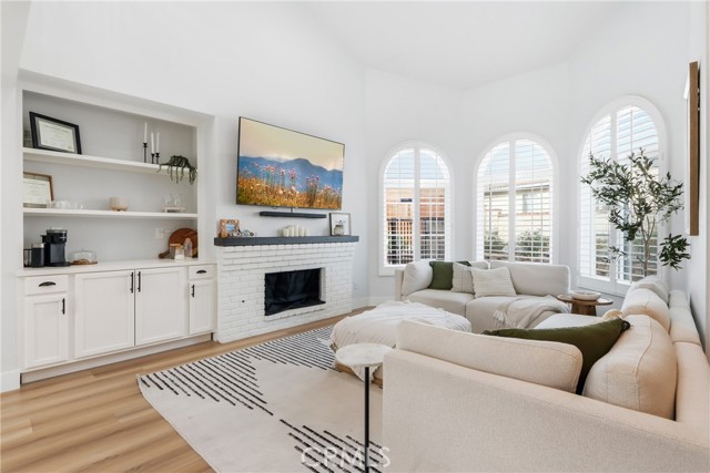 Detail Gallery Image 5 of 49 For 29161 Corales, Canyon Country,  CA 91387 - 3 Beds | 3 Baths