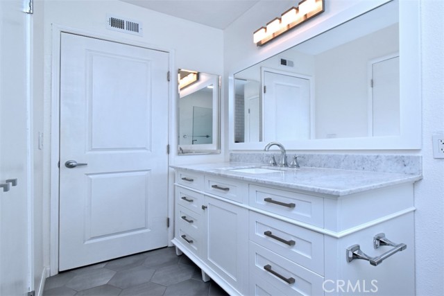 Detail Gallery Image 14 of 15 For 14115 Moorpark St #105,  Sherman Oaks,  CA 91423 - 2 Beds | 2 Baths