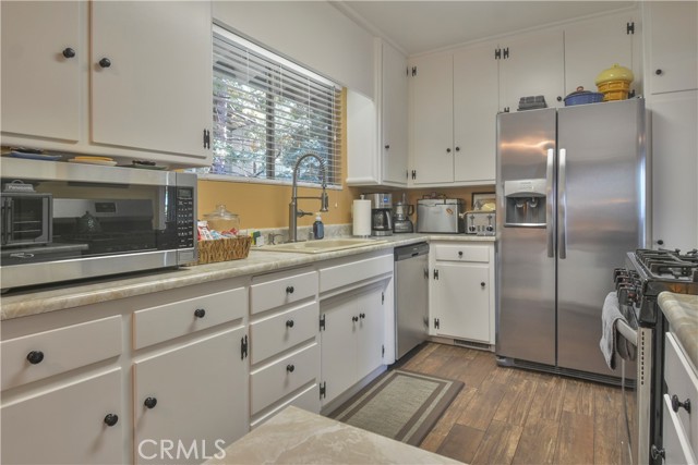 Detail Gallery Image 9 of 28 For 611 Rose Ln, Twin Peaks,  CA 92391 - 3 Beds | 2 Baths