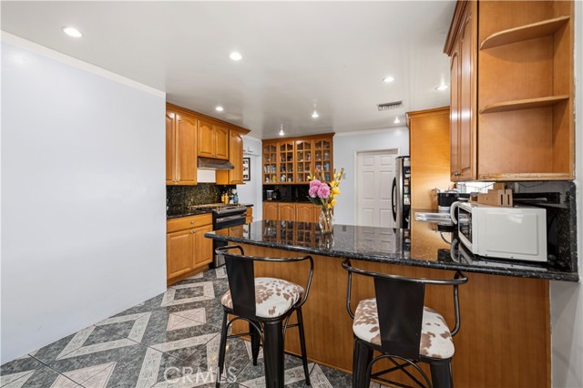 Detail Gallery Image 17 of 45 For 17174 Los Alimos, Granada Hills,  CA 91344 - 4 Beds | 3 Baths