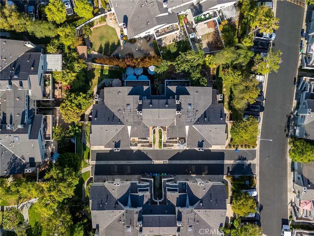 https://media.crmls.org/medias/f933f431-5846-437d-8019-08065f74d50f.jpg?preset=X-Large