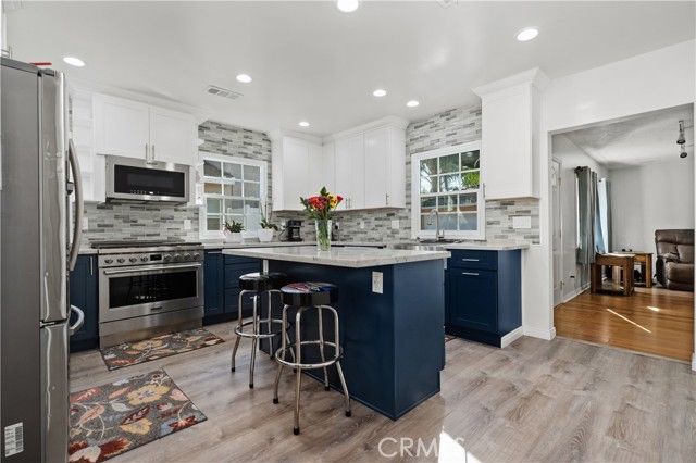 Detail Gallery Image 12 of 36 For 5919 Bellflower Bld, Lakewood,  CA 90713 - 3 Beds | 2 Baths