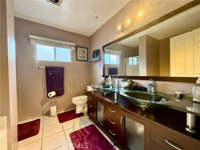 9213 Independence Way, North Hills CA: https://media.crmls.org/medias/f93485bb-8412-4dac-b072-c231ed24a1f6.jpg