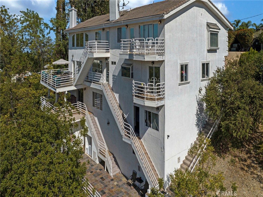 https://media.crmls.org/medias/f935ebcb-75a1-45b0-bc6e-12f6174904d2.jpg?preset=X-Large