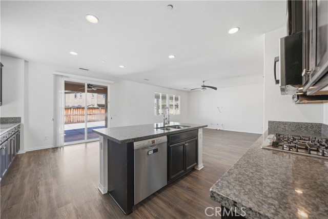 Detail Gallery Image 7 of 48 For 29325 Links, Lake Elsinore,  CA 92530 - 4 Beds | 3 Baths