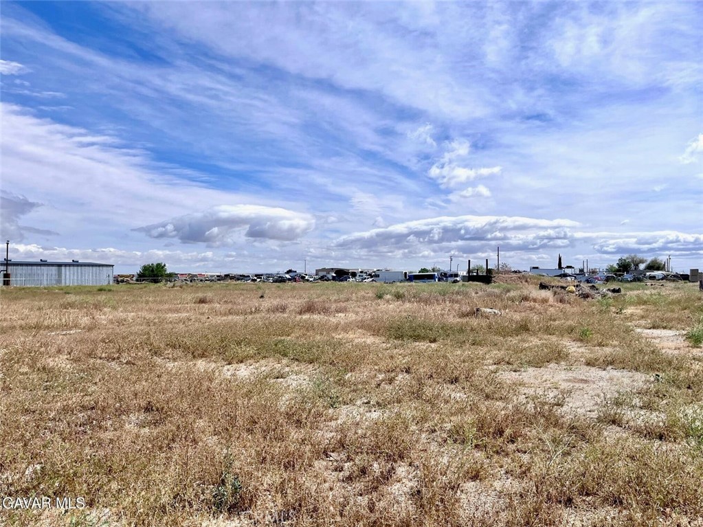 https://media.crmls.org/medias/f9370272-f267-4a79-ad94-e79c91b69940.jpg?preset=X-Large