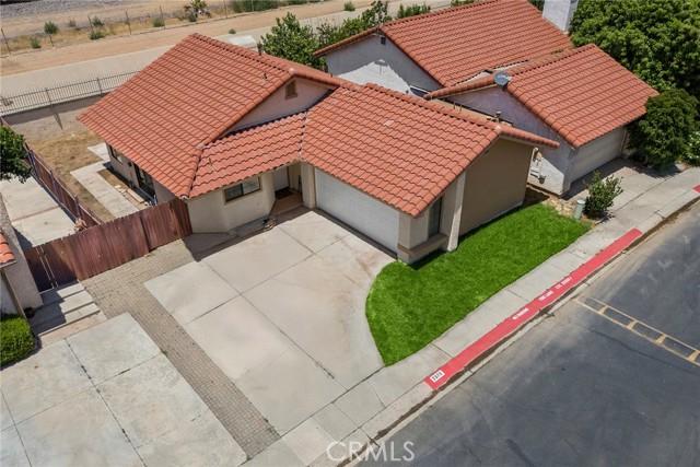 2373 Weatherwood Rd., Corona CA: https://media.crmls.org/medias/f9371e6b-2873-4e87-9b60-5e9822f43687.jpg