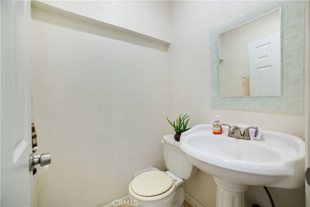 https://media.crmls.org/medias/f937207a-f886-45c6-aa13-b6680b1481fe.jpg?preset=X-Large