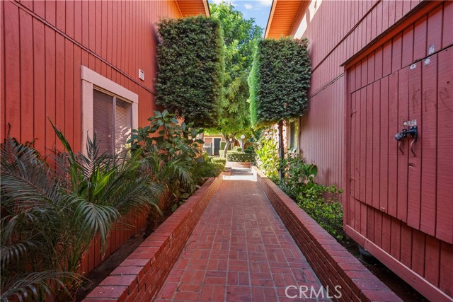 14265 Terra Bella St, Panorama City CA: https://media.crmls.org/medias/f937a497-8ac1-4199-a83d-e0556f7f1d5c.jpg