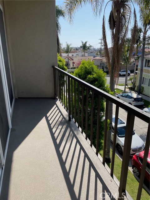 Detail Gallery Image 12 of 22 For 5301 E the Toledo #201,  Long Beach,  CA 90803 - 2 Beds | 2 Baths