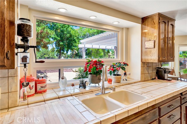 Detail Gallery Image 19 of 74 For 433 Fairway Dr, Palmdale,  CA 93551 - 5 Beds | 3/1 Baths