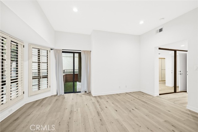 Detail Gallery Image 16 of 33 For 1313 Valley View Rd #109,  Glendale,  CA 91202 - 2 Beds | 2 Baths