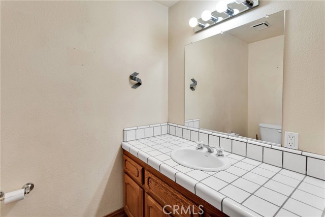 8381 White Road, Phelan CA: https://media.crmls.org/medias/f93d6bc6-a557-4d09-9e0b-c09af8478405.jpg