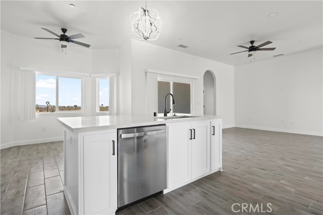 6374 Cayucos Drive, Phelan CA: https://media.crmls.org/medias/f93e2e1f-20e2-4856-8a07-9c6a5aff67f7.jpg