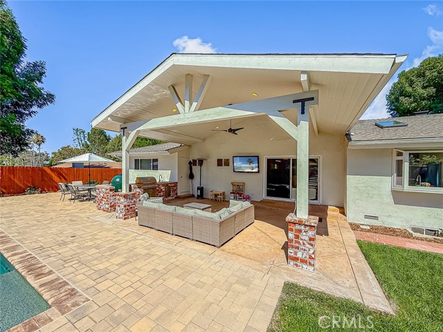843 Encino Vista Drive, Thousand Oaks CA: https://media.crmls.org/medias/f93ec6c4-030c-401e-b24b-041bdf6a5dfd.jpg