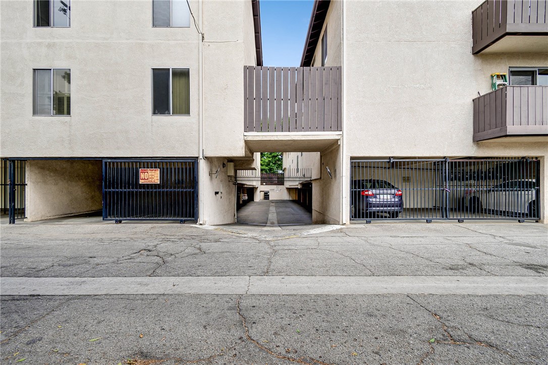 Detail Gallery Image 32 of 35 For 15060 Victory Bld #102,  Van Nuys,  CA 91411 - 2 Beds | 2 Baths