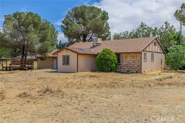 42631 51st W Street, Quartz Hill CA: https://media.crmls.org/medias/f94155ca-f81f-4f1e-9af9-d25d5effc5bb.jpg
