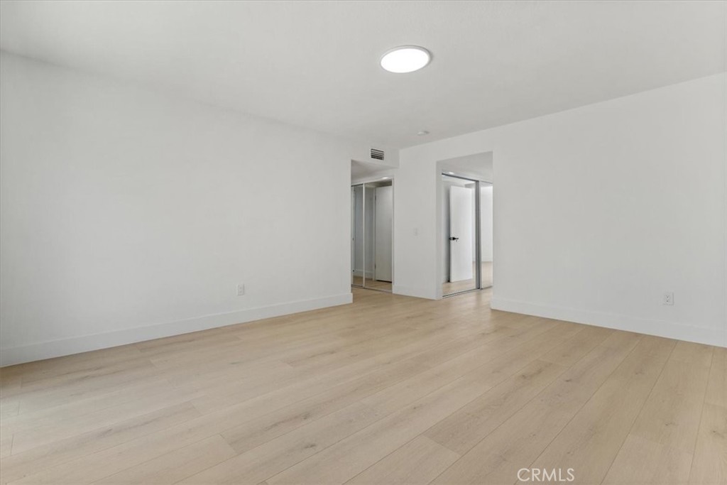 https://media.crmls.org/medias/f941fd44-2512-47c1-ba08-21b4f6615573.jpg?preset=X-Large
