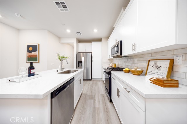 Detail Gallery Image 9 of 30 For 2715 Erebus Ct, Pomona,  CA 91767 - 3 Beds | 3 Baths