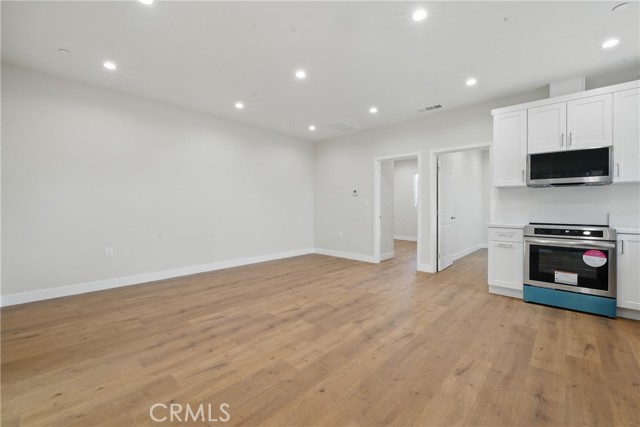 8142 Vantage Avenue, North Hollywood CA: https://media.crmls.org/medias/f9456f52-e9b0-4bde-ab83-5795fd6c1ed1.jpg