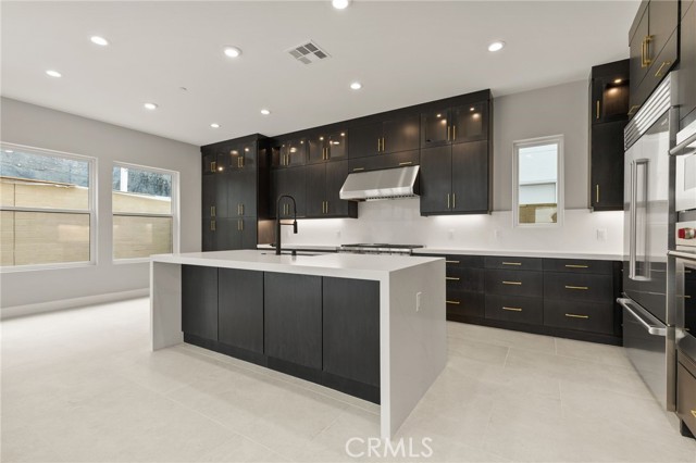 Detail Gallery Image 5 of 26 For 204 Stage, Irvine,  CA 92618 - 6 Beds | 5 Baths