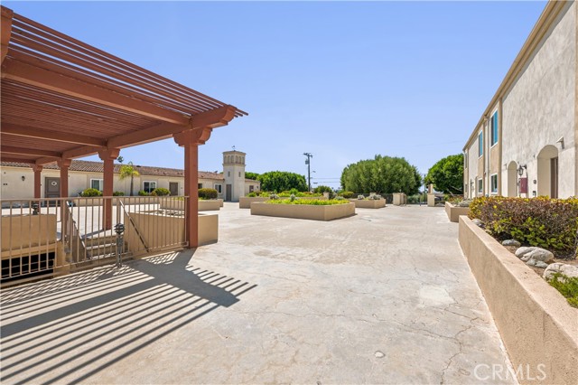 Detail Gallery Image 8 of 36 For 120 S Francisca Ave #18,  Redondo Beach,  CA 90277 - 2 Beds | 2/1 Baths