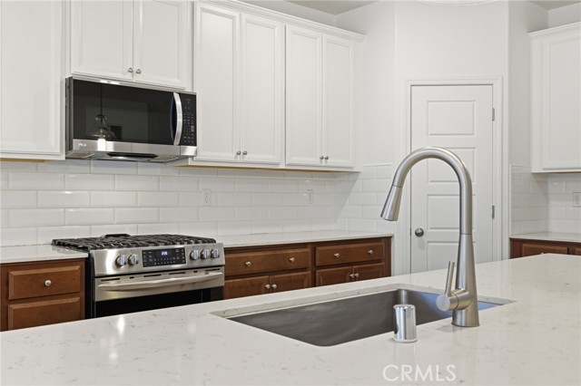 Detail Gallery Image 11 of 47 For 6516 Walkers Glen, Bakersfield,  CA 93313 - 4 Beds | 3 Baths