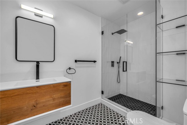 Detail Gallery Image 12 of 28 For 1531 Wellesley, Los Angeles,  CA 90025 - 4 Beds | 3 Baths