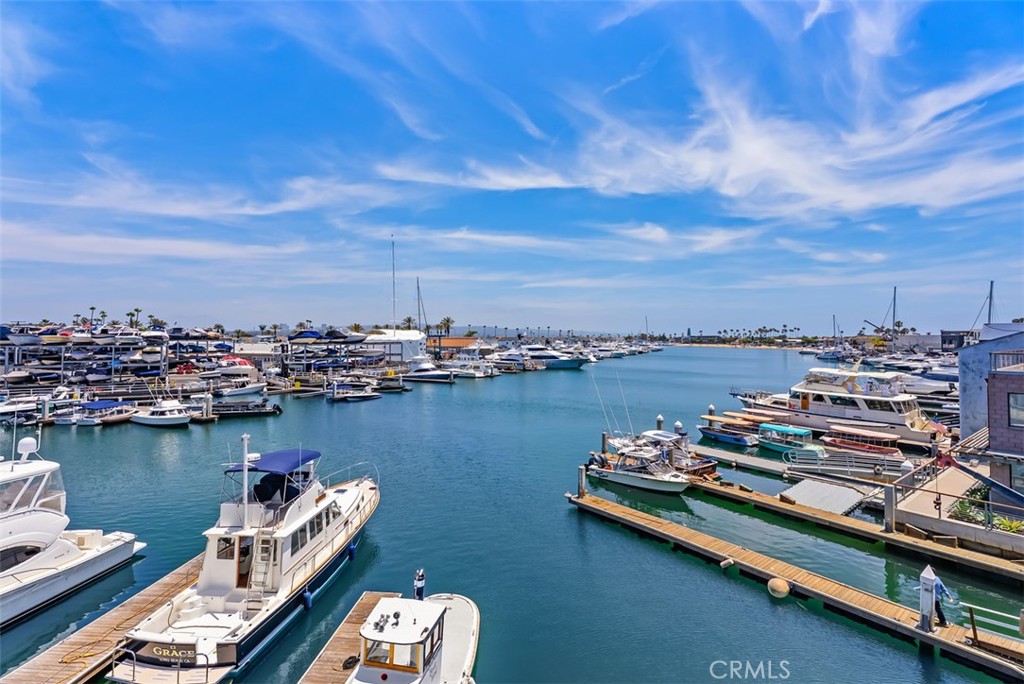 https://media.crmls.org/medias/f9479917-6b3d-451a-b8df-7e0f6569bf59.jpg?preset=X-Large