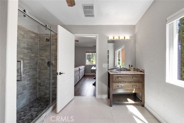 40493 Calle Katerine, Temecula CA: https://media.crmls.org/medias/f9481b0f-5930-479e-bda5-51c70b8a5d92.jpg