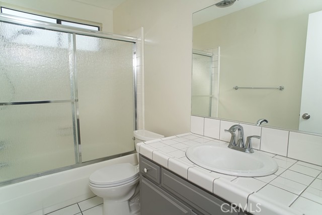 Detail Gallery Image 10 of 12 For 1425 Centinela Ave #1,  Santa Monica,  CA 90404 - 2 Beds | 2/1 Baths