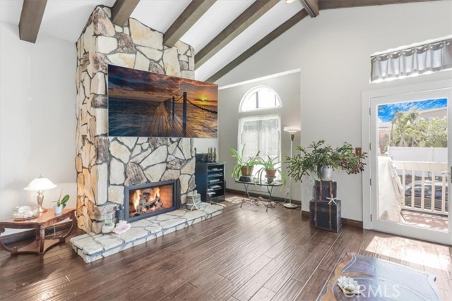 1133 7th Place, Hermosa Beach CA: https://media.crmls.org/medias/f9485784-aabb-479a-9928-8cf08f16c5c7.jpg