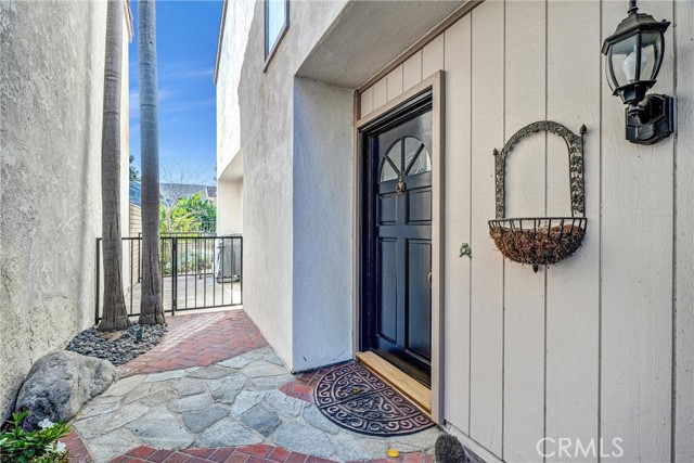 Detail Gallery Image 3 of 31 For 54 Willow Tree Ln, Irvine,  CA 92612 - 3 Beds | 2/1 Baths