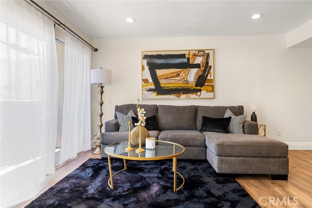 Detail Gallery Image 3 of 15 For 12060 Hoffman St #106,  Studio City,  CA 91604 - 2 Beds | 2 Baths