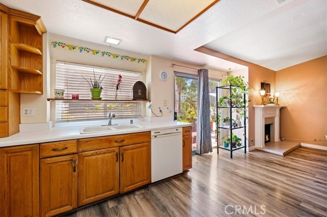 Detail Gallery Image 10 of 21 For 24321 24321 Rimview Rd Rimview Rd, Moreno Valley,  CA 92557 - 4 Beds | 2 Baths