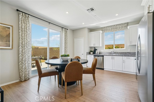 Detail Gallery Image 6 of 22 For 13613 Flying Cloud Way, Victorville,  CA 92394 - 3 Beds | 2/1 Baths