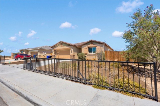 Detail Gallery Image 4 of 45 For 11438 Helena St, Adelanto,  CA 92301 - 3 Beds | 2 Baths