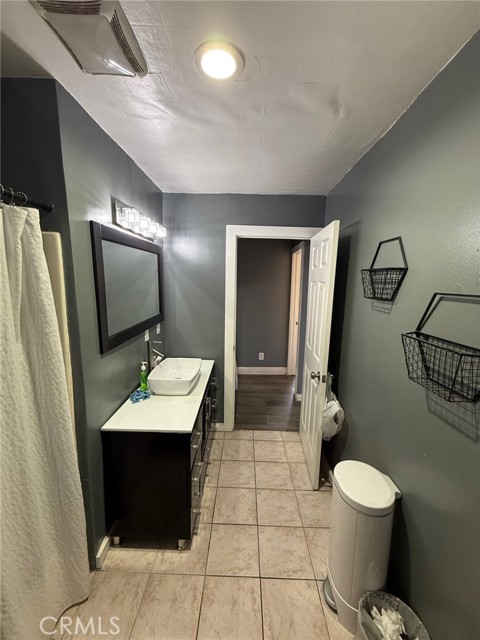 413 W 109th Place, Los Angeles CA: https://media.crmls.org/medias/f94b2b85-c799-4f29-84b3-ca0d0fd6f44c.jpg