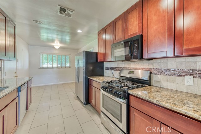 Detail Gallery Image 9 of 26 For 1209 W Andrews Ave, Fresno,  CA 93705 - 3 Beds | 1 Baths