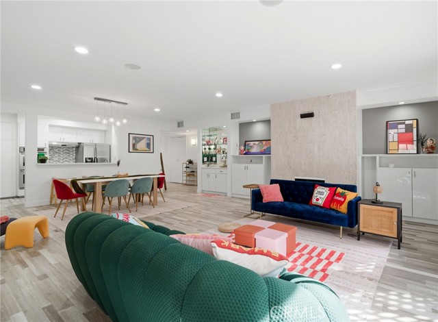 Detail Gallery Image 4 of 36 For 1277 S S Beverly Glen Blvd #107, Los Angeles,  CA 90024 - 2 Beds | 2 Baths